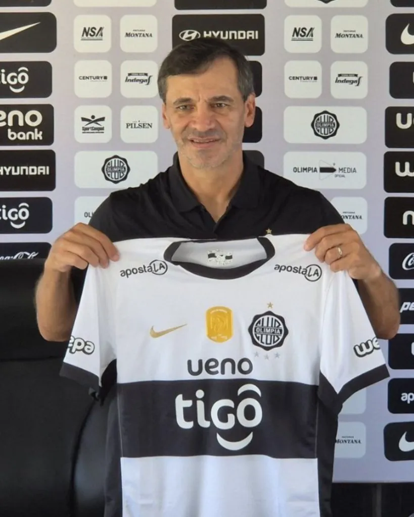 Fabián Bustos presentado en Olimpia. (Foto: X).