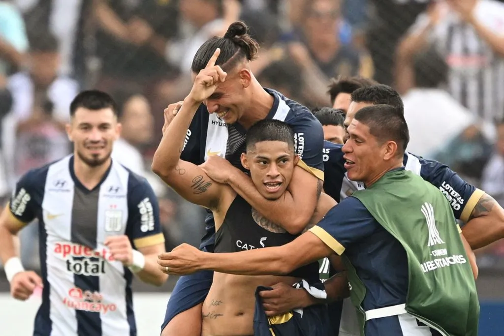 Alianza Lima celebrando un gol. (Foto: X).