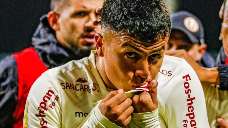 Universitario enfrenta a Binacional en Juliaca.