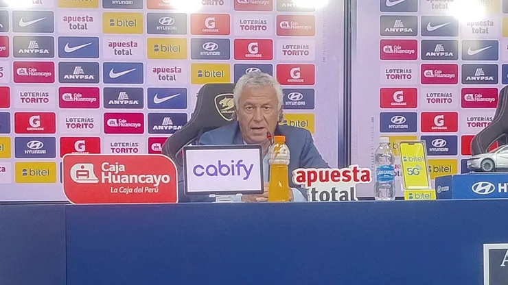 Néstor Gorosito en conferencia de prensa.
