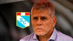 Paulo Autuori y el escudo de Sporting Cristal.