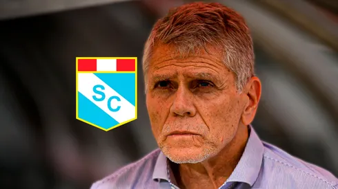 Paulo Autuori y el escudo de Sporting Cristal.