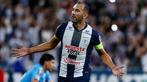 Hernán Barcos no podrá jugar hoy en Alianza Lima ante Cienciano.