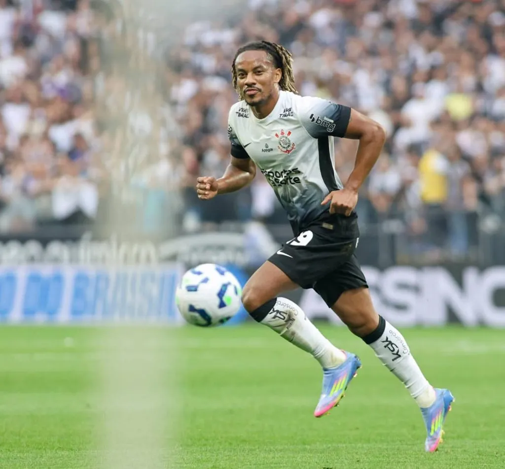 André Carrillo epera por Tite. (Foto: X).