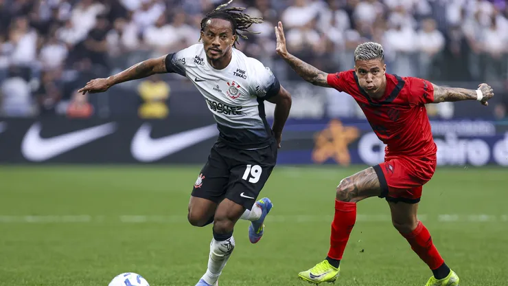 André Carrillo vs. Sport Recife.