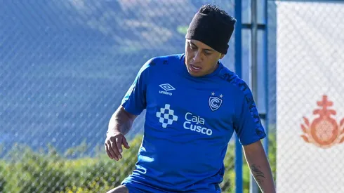 Christian Cueva entrenando.