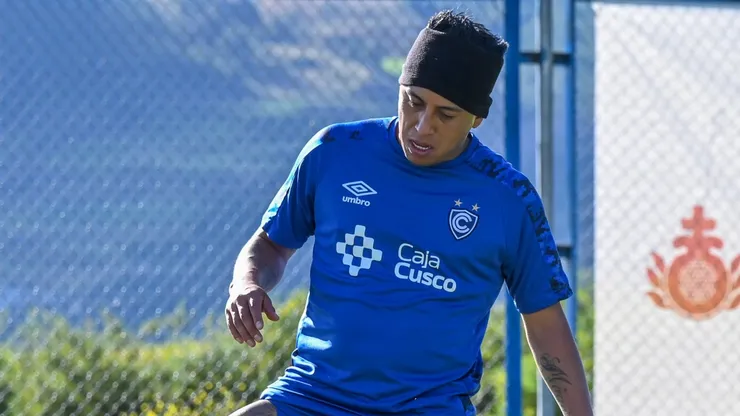 Christian Cueva entrenando.