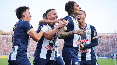 Paolo Guerrero y su festejo por sus primeros goles con Alianza Lima en Copa Libertadores.