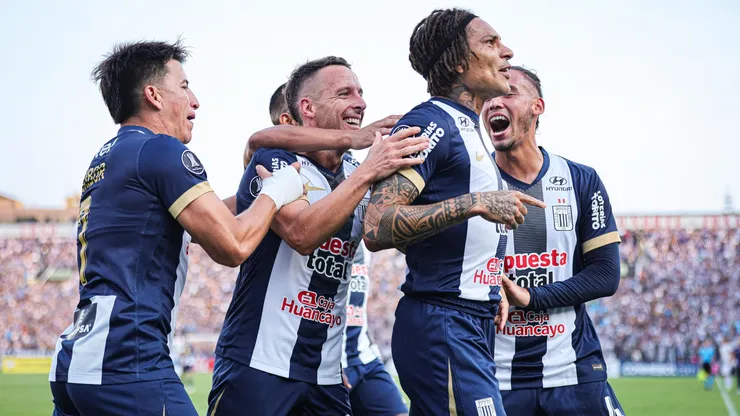 Paolo Guerrero y su festejo por sus primeros goles con Alianza Lima en Copa Libertadores.