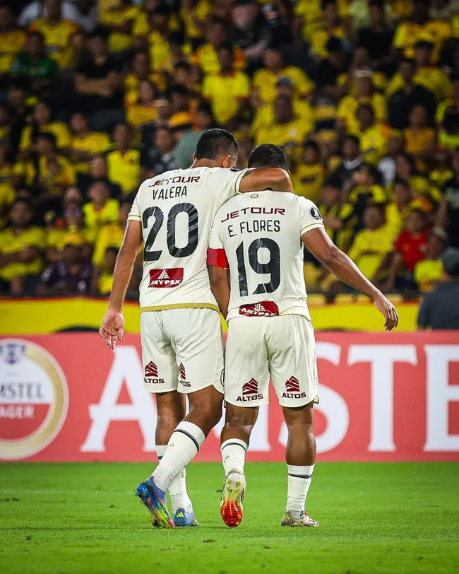 Celebrando el gol de Edison Flores. (Foto: Universitario de Deportes).