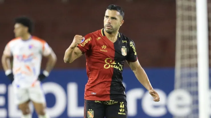 El puño en alto de Pier Barrios por su gol con Melgar.