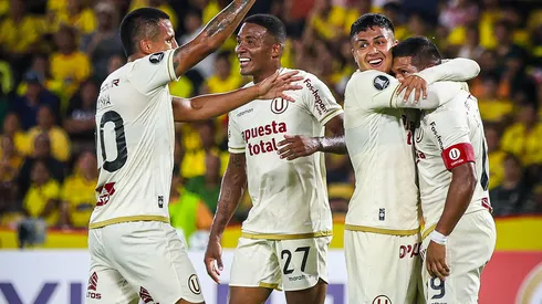 Universitario venció a Barcelona SC en Copa Libertadores.