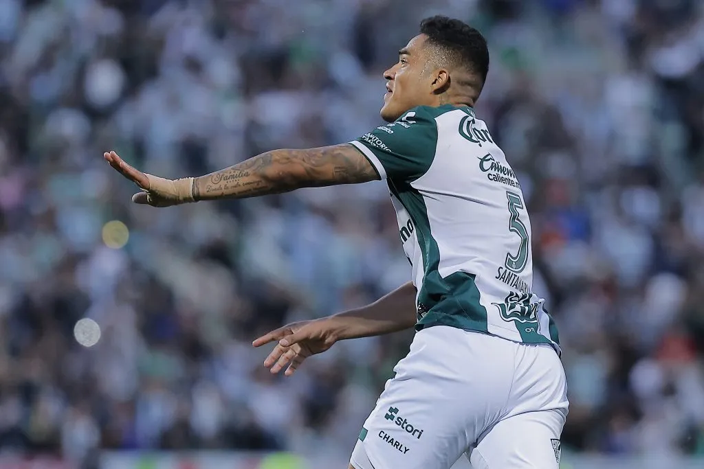 Anderson Santamaria vistiendo la camiseta del Santos Laguna.