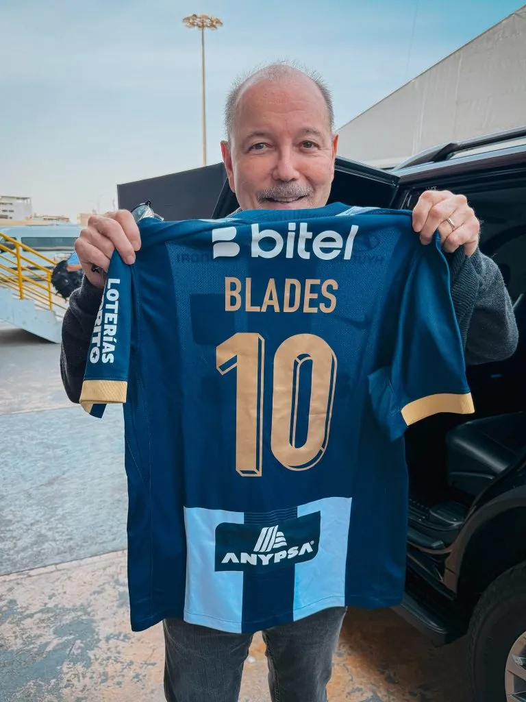 Rubén Blades con la camiseta oficial. (Foto: Alianza Lima).
