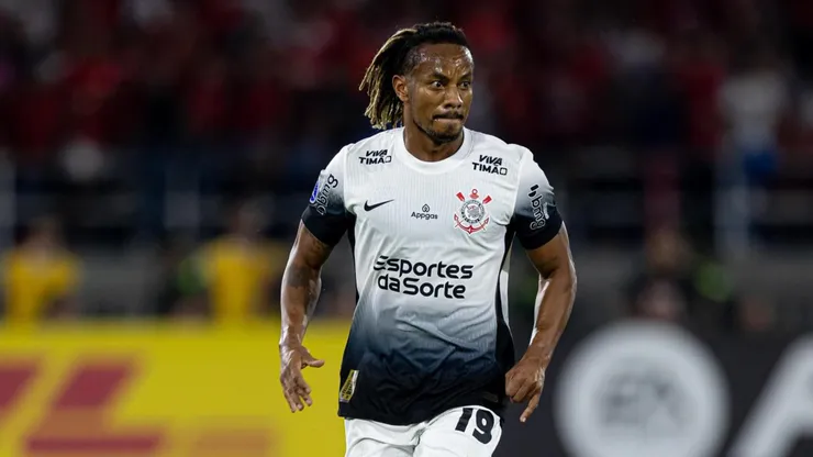 André Carrillo fue premiado por CONMEBOL.