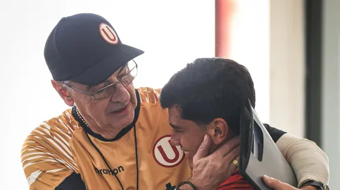 Jorge Fossati y José Rivera en la interna de Universitario.