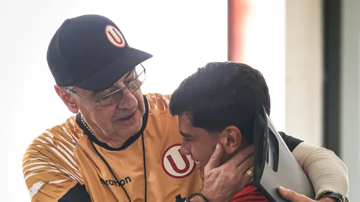 Jorge Fossati y José Rivera en la interna de Universitario.