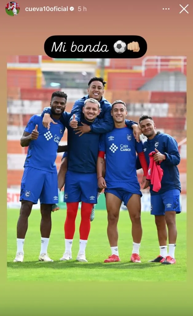 Christian Cueva junto a sus compañeros de equipo (Instagram).