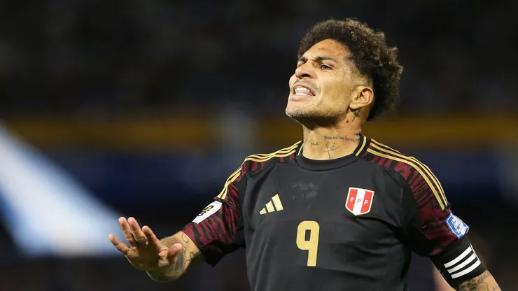 Paolo Guerrero vistiendo la camiseta de la Selección Peruana (Getty Images).