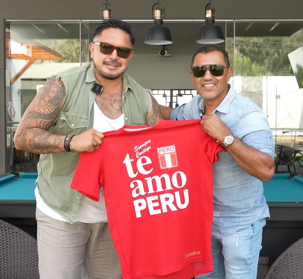 Juan Manuel Vargas junto a Roberto Palacios.