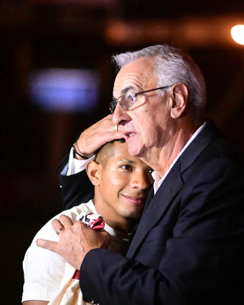 Jorge Fossati con Edison Flores. (Foto: Universitario).
