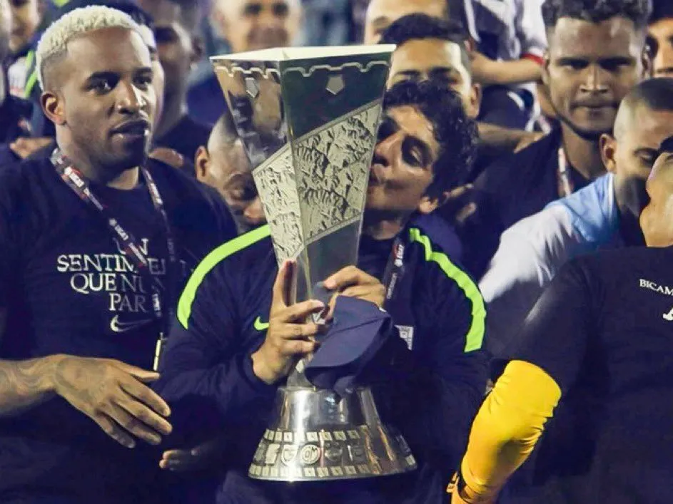 Chicho Salas bicampeón en Alianza Lima. (Foto: X).