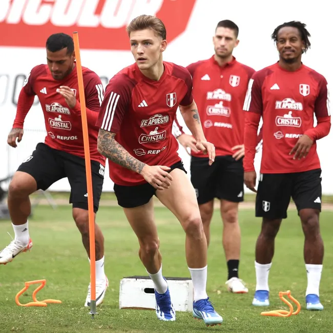 Oliver Sonne entrenando en Perú (Foto: FPF).