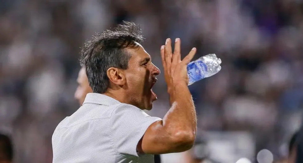 Fabián Bustos en su último partido con Universitario. (Foto: X).