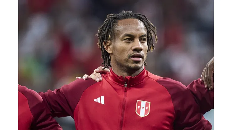 André Carrillo vistiendo la indumentaria de la Selección Peruana.