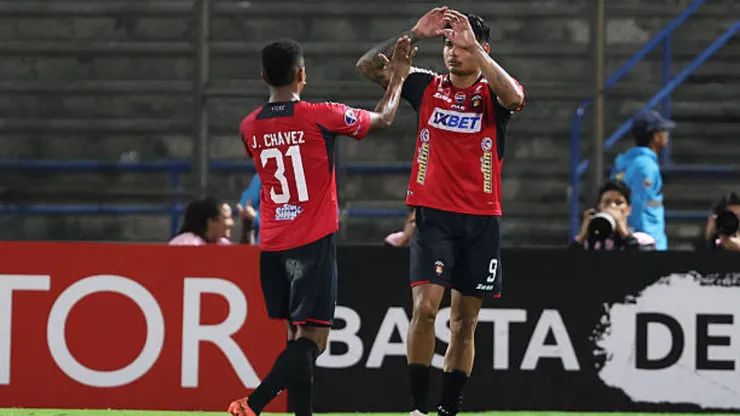Óscar Ibáñez y el goleador de la Selección Peruana.