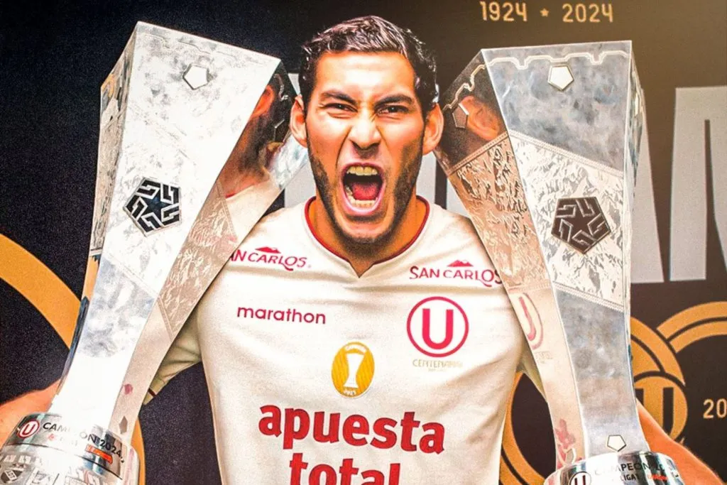 Marco Saravia celebrando el bicampeonato. (Foto: Universitario).