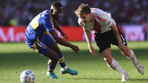 Luis Advíncula vs. River Plate.
