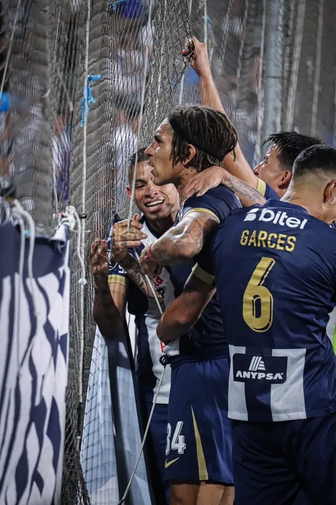Paolo Guerrero celebrando con Alianza Lima. (Foto: Di’andello).