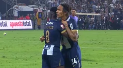 A Paolo Guerrero lo tuvieron que detener por el descontrol.