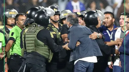 Franco Navarro increpó al árbitro Bruno Perez tras el pitazo final en Matute.