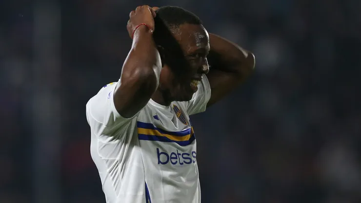 Luis Advíncula criticado en Argentina.