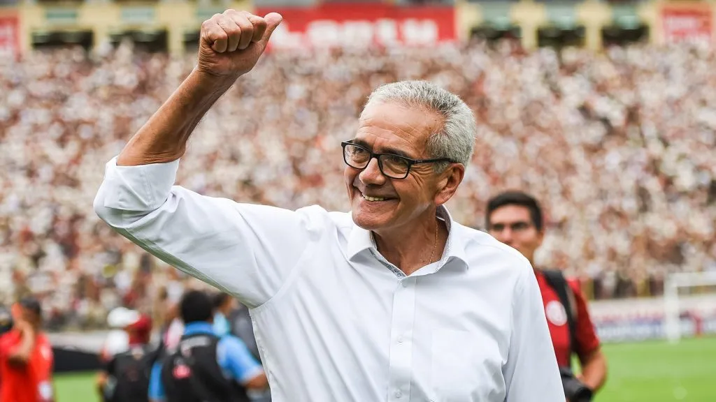 Gregorio Pérez en el Estadio Monumental. (Foto: Universitario).
