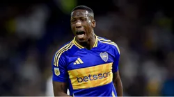 Luis Advíncula vistiendo la camiseta de Boca Juniors.