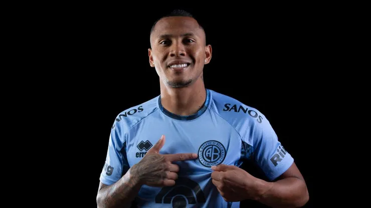 Bryan Reyna vistiendo la camiseta de Belgrano.