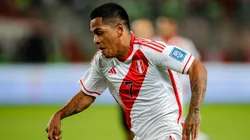 Joao Grimaldo vistiendo la camiseta de la Selección Peruana.