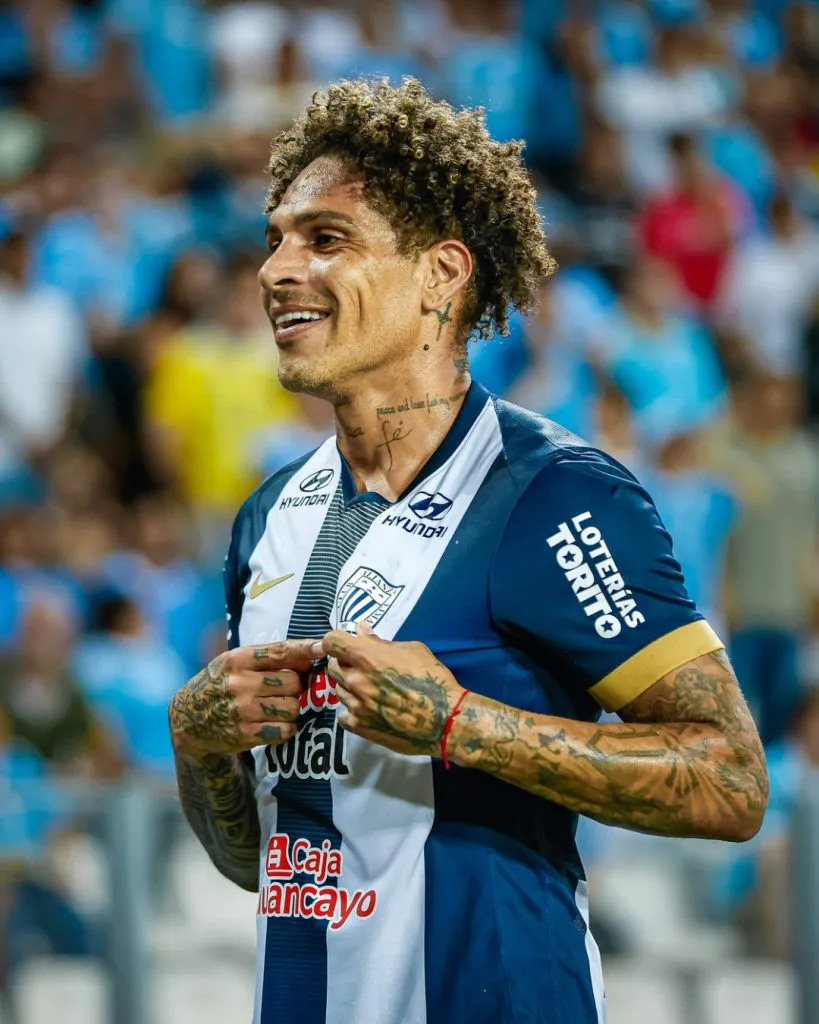 Paolo Guerrero celebrando gol. (Foto: Alianza Lima).
