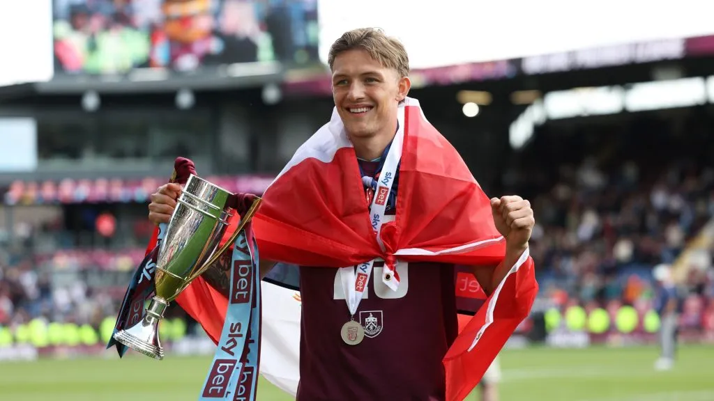 El festejo de Oliver Sonne por el ascenso con Burnley a la Premier League (Getty Images).