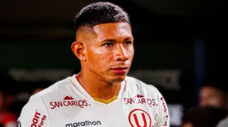 Universitario sigue último, pero lucha aún por clasificar.