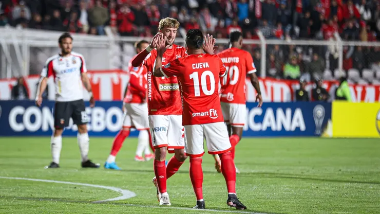Gentile y Cueva fueron figuras de Cienciano ante Caracas.