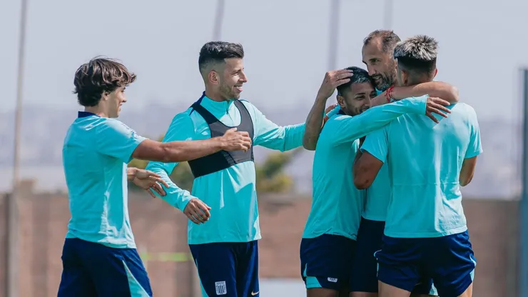 Jugadores de Alianza Lima en sesiones de entrenamiento.