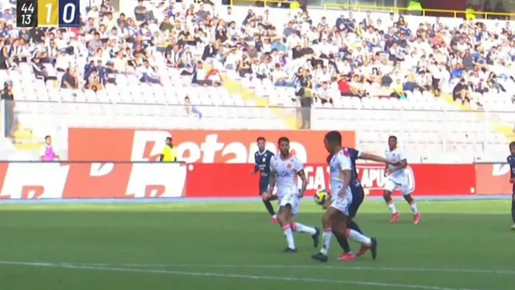 El VAR sancionó mano y anuló un verdadero golazo de Hernán Barcos.