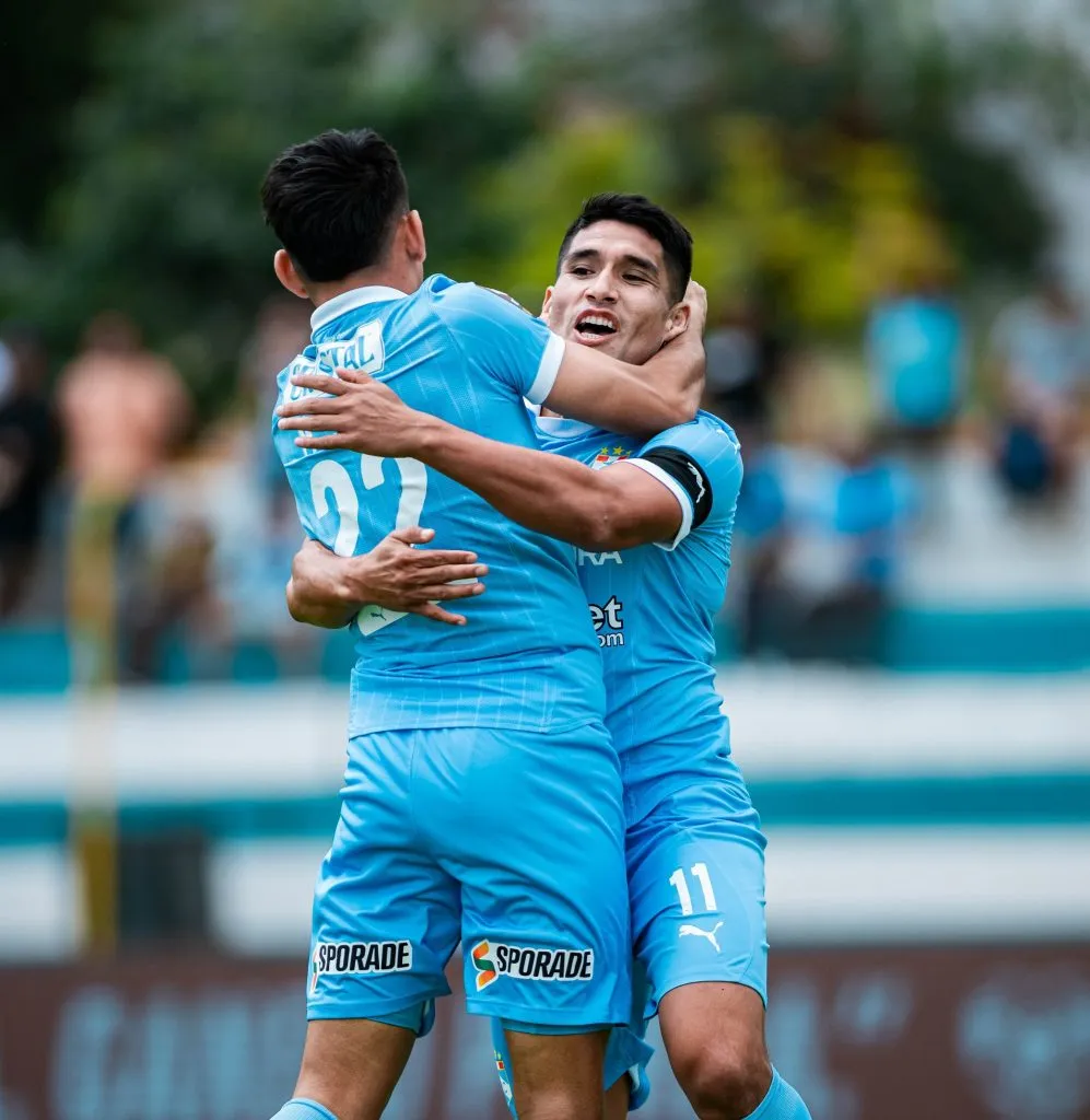 Misael Sosa con Irven Ávila. (Foto: Sporting Cristal).