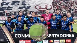 Independiente del Valle y la pelota de Universitario.