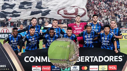 Independiente del Valle y la pelota de Universitario.