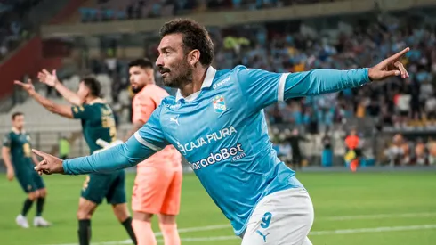 Sporting Cristal se mide ante Cerro Porteño en un partido clave.